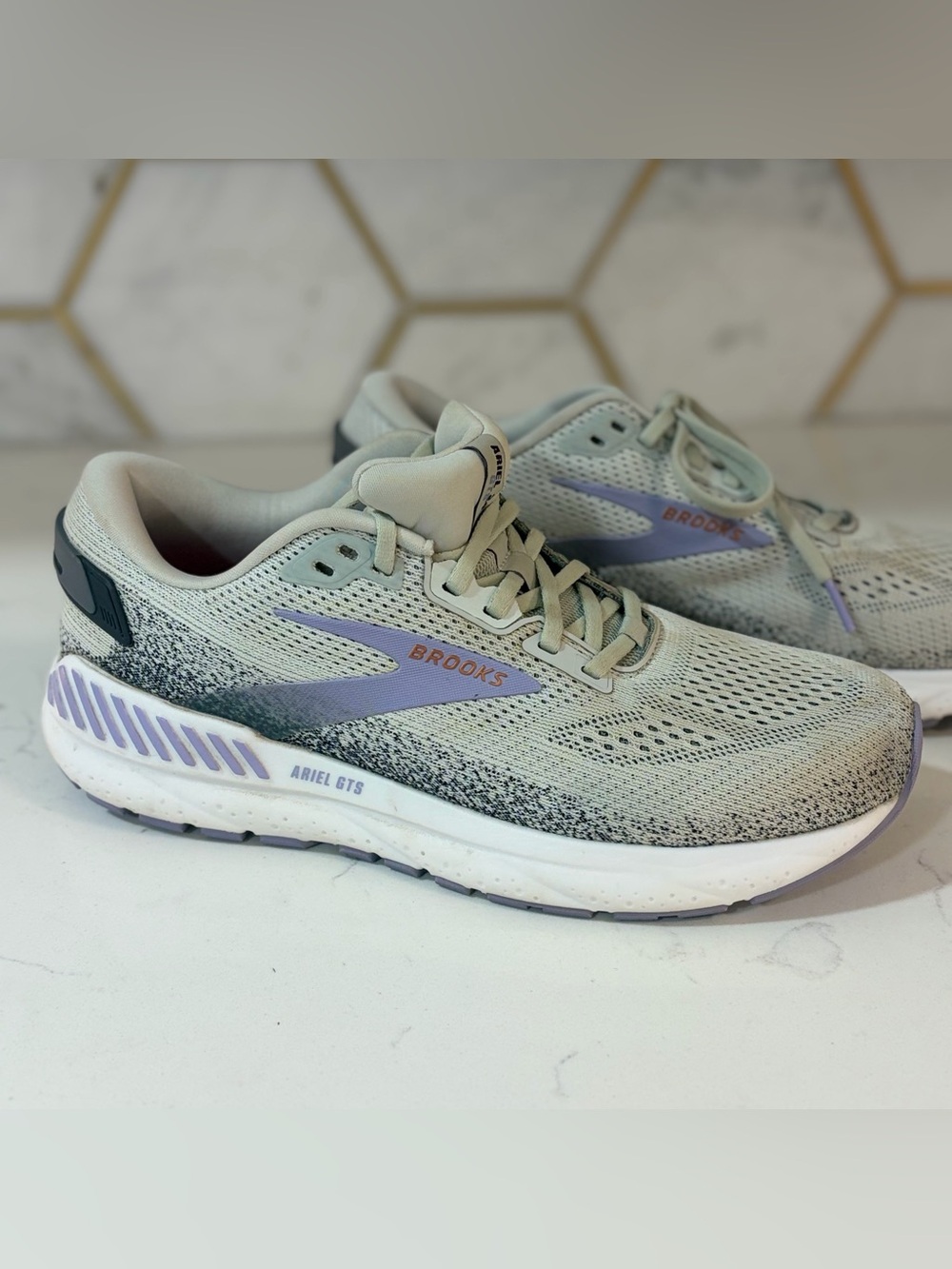 Brooks Ariel GTS23 Grey+White MaxCushion SupportRunningShoes Sz 9.5